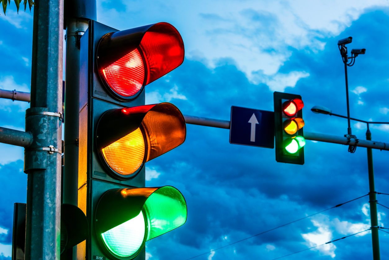 Is It Legal To Run a Yellow Light in Minnesota?